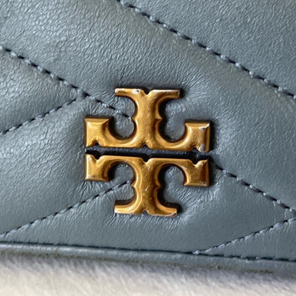 Tory Burch Quilted Compact Wallet - Picture 2 of 9